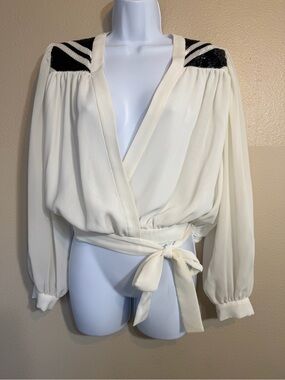 Disco vintage Liz Claiborne beaded crop wrap tie blouse in size 8